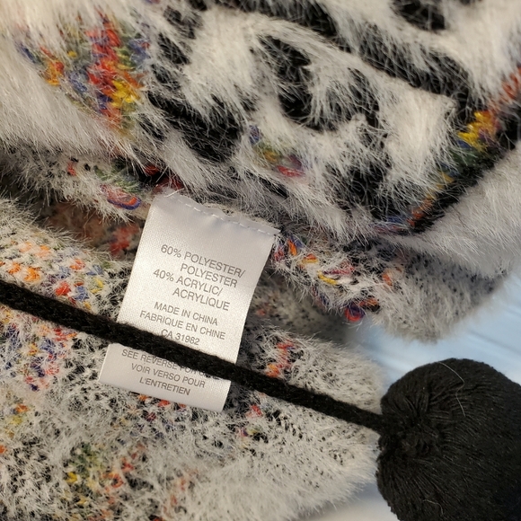 MinKas Soft Fuzzy Cardigan Medium Boho Aztec Design Pompoms Fall Winter - Picture 4 of 4